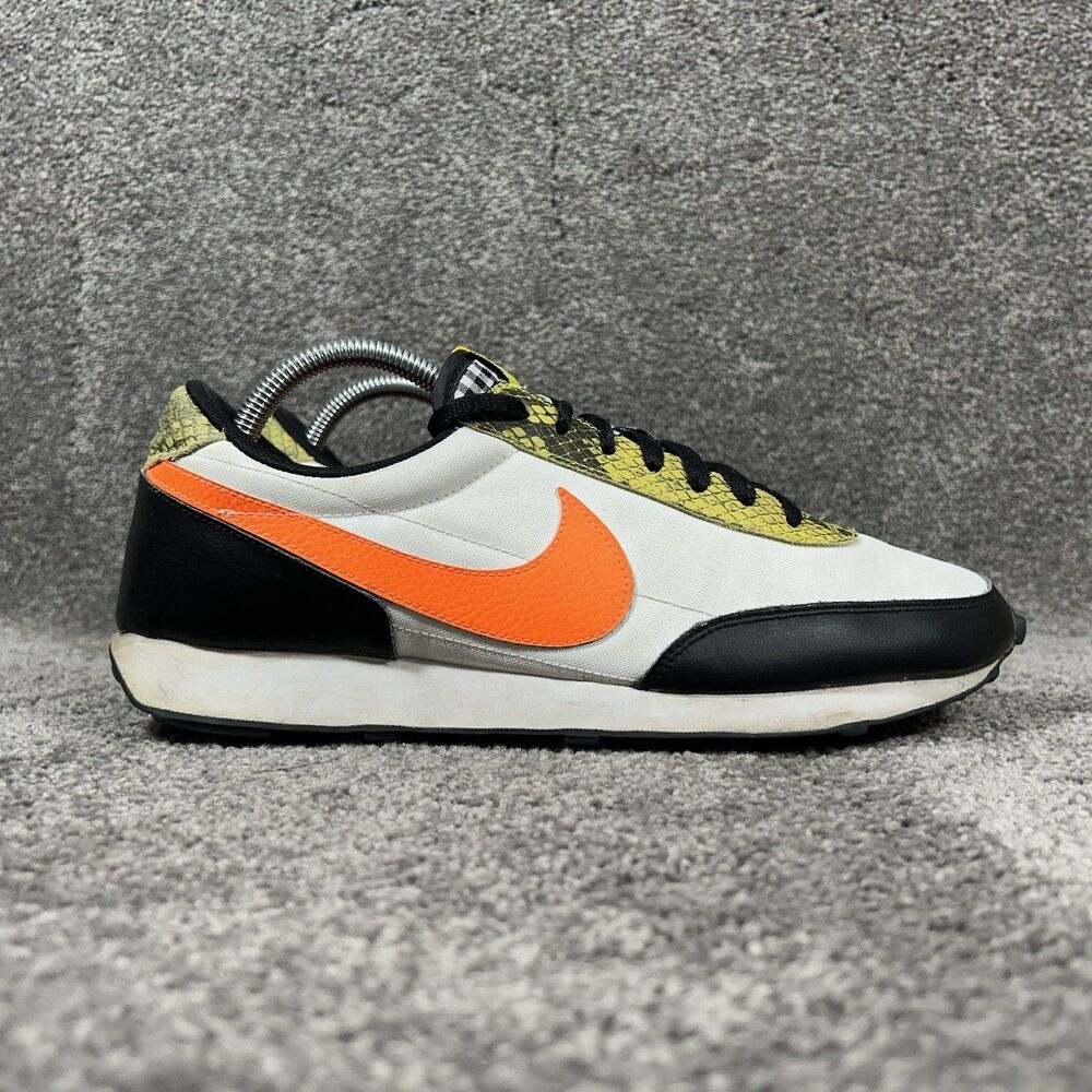 Nike Daybreak QS CQ7620-001 Women’s Size 11 Dynamic Yellow Snakeskin Shoes Used